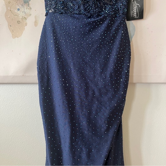 La Femme Trumpet Gown Size 2 Navy Blue 30728 Beaded Lace Crisscross Back NWT - Picture 5 of 12